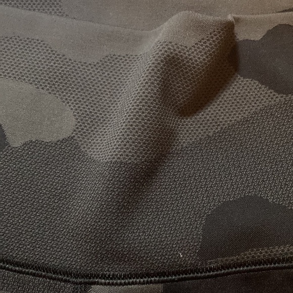 Offline by Aerie black and gray camouflage leggings - Picture 6 of 10